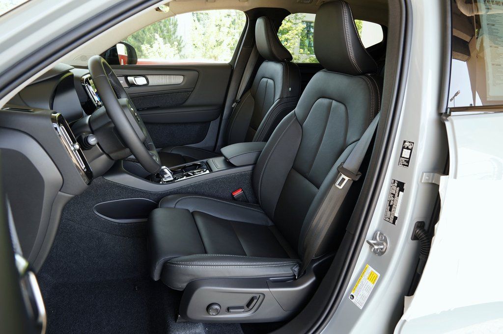 2026 Volvo XC40 Ultra - Photo 9