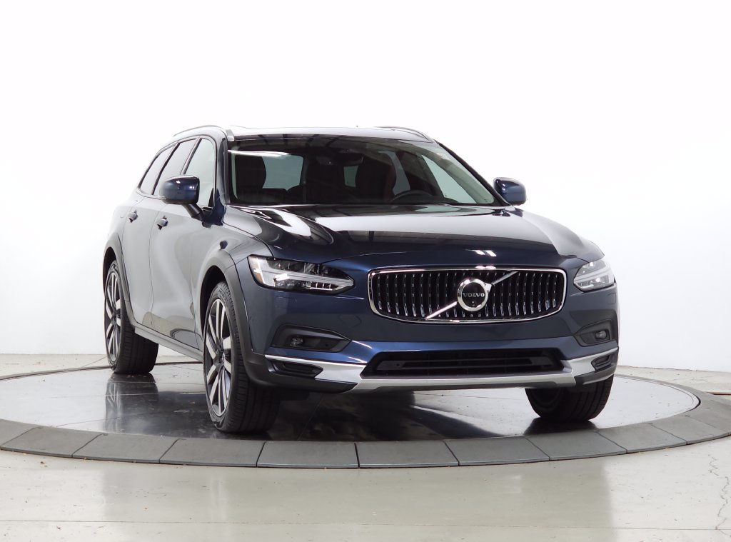 Certified 2025 Volvo V90 Cross Country B6 Wagon