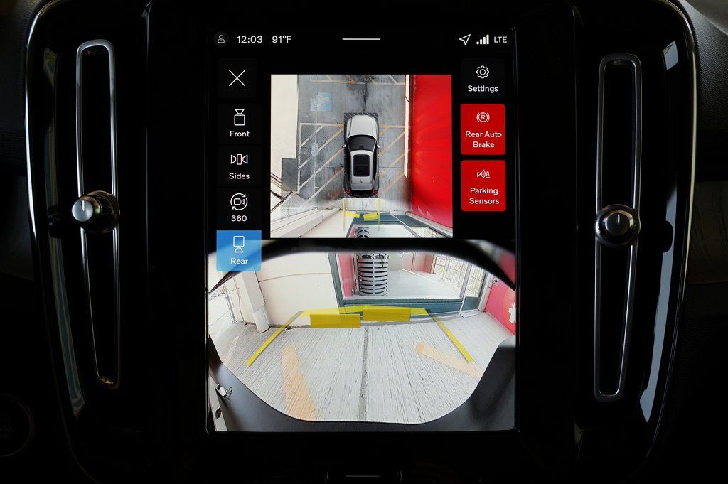 2026 Volvo XC40 Ultra - Photo 17