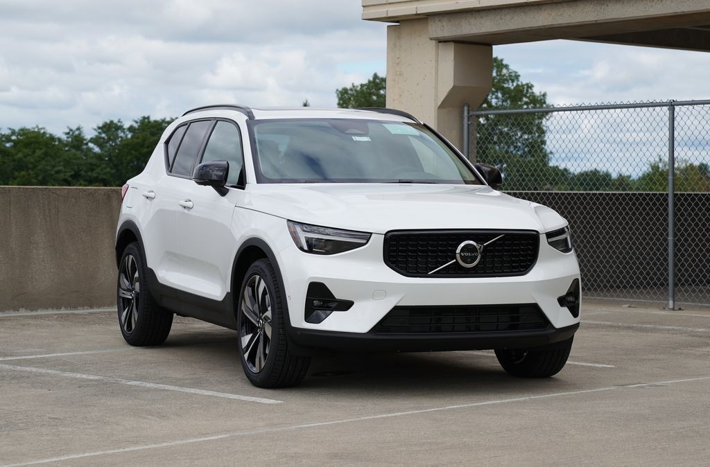 New 2026 Volvo XC40 B5 Ultra SUV