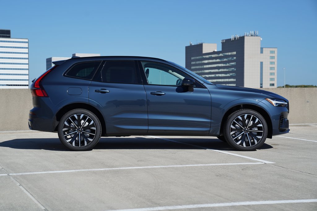 New 2027 Volvo XC60 plug-in hybrid T8 Ultra SUV