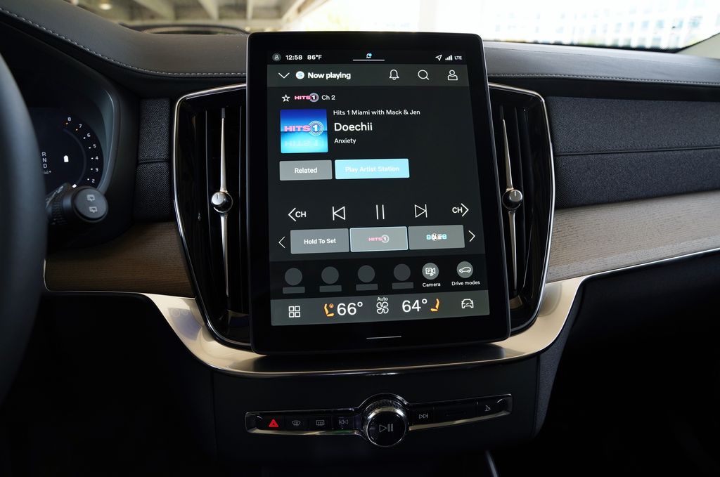 2026 Volvo XC90 Plus - Photo 14