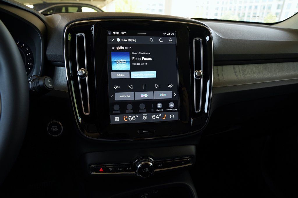 2026 Volvo XC40 Ultra - Photo 14