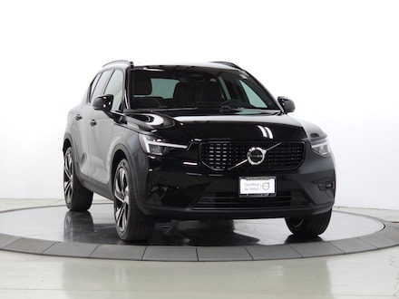 2023 Volvo XC40 B5 AWD Plus Dark SUV