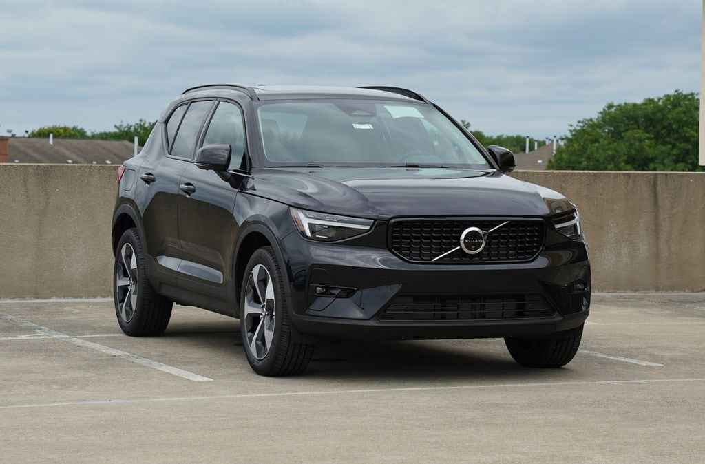 New 2026 Volvo XC40 B5 Plus SUV