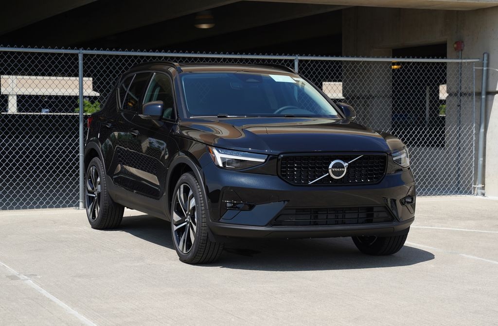 New 2026 Volvo XC40 B5 Ultra SUV
