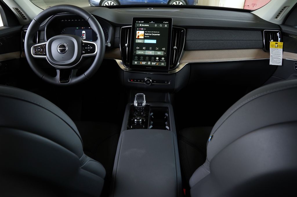 2026 Volvo XC90 Plus - Photo 6
