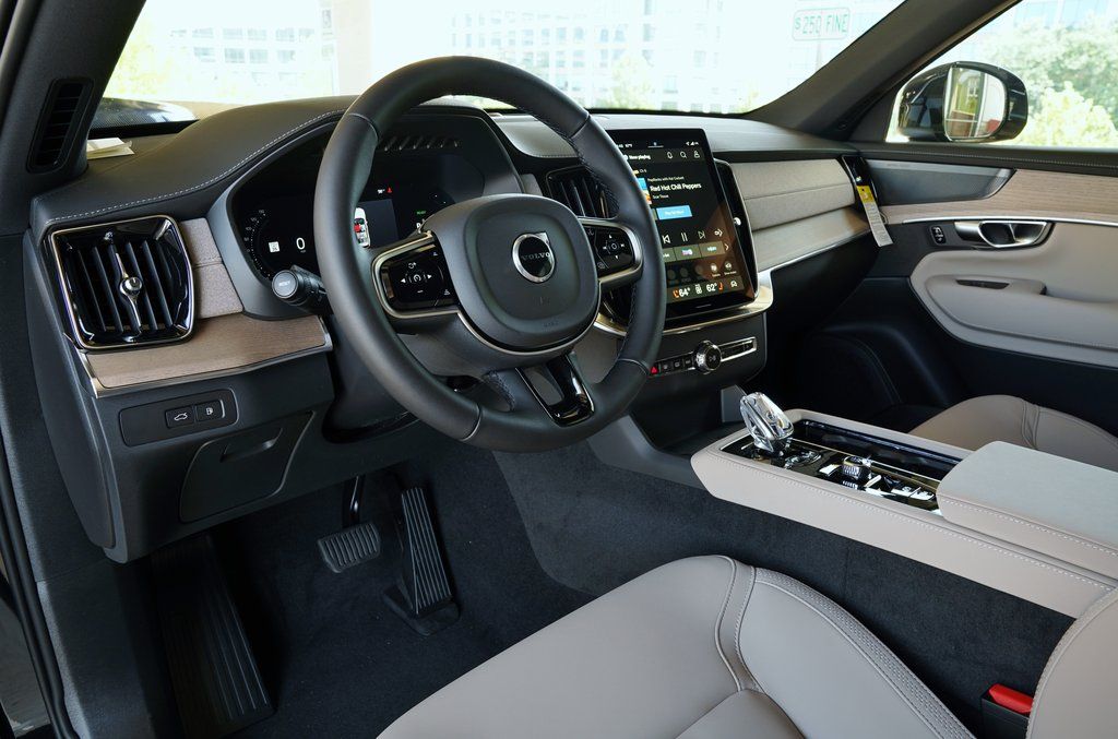 2026 Volvo XC90 Plus - Photo 11