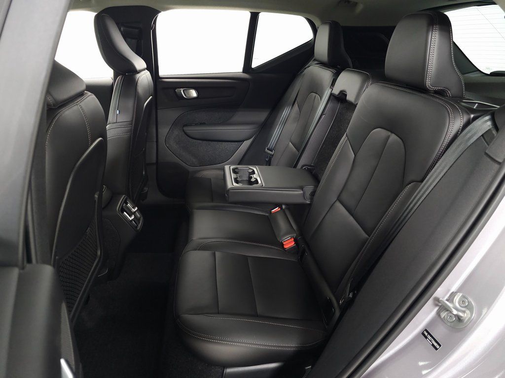 2026 Volvo XC40 Plus - Photo 25