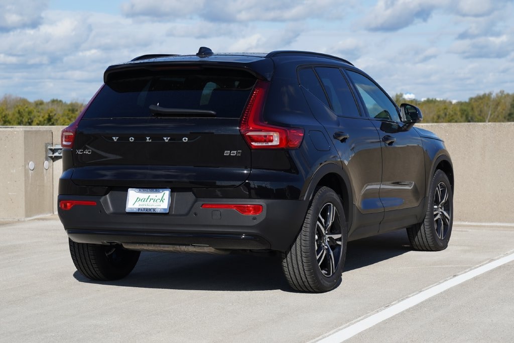 New 2026 Volvo XC40 B5 Core SUV