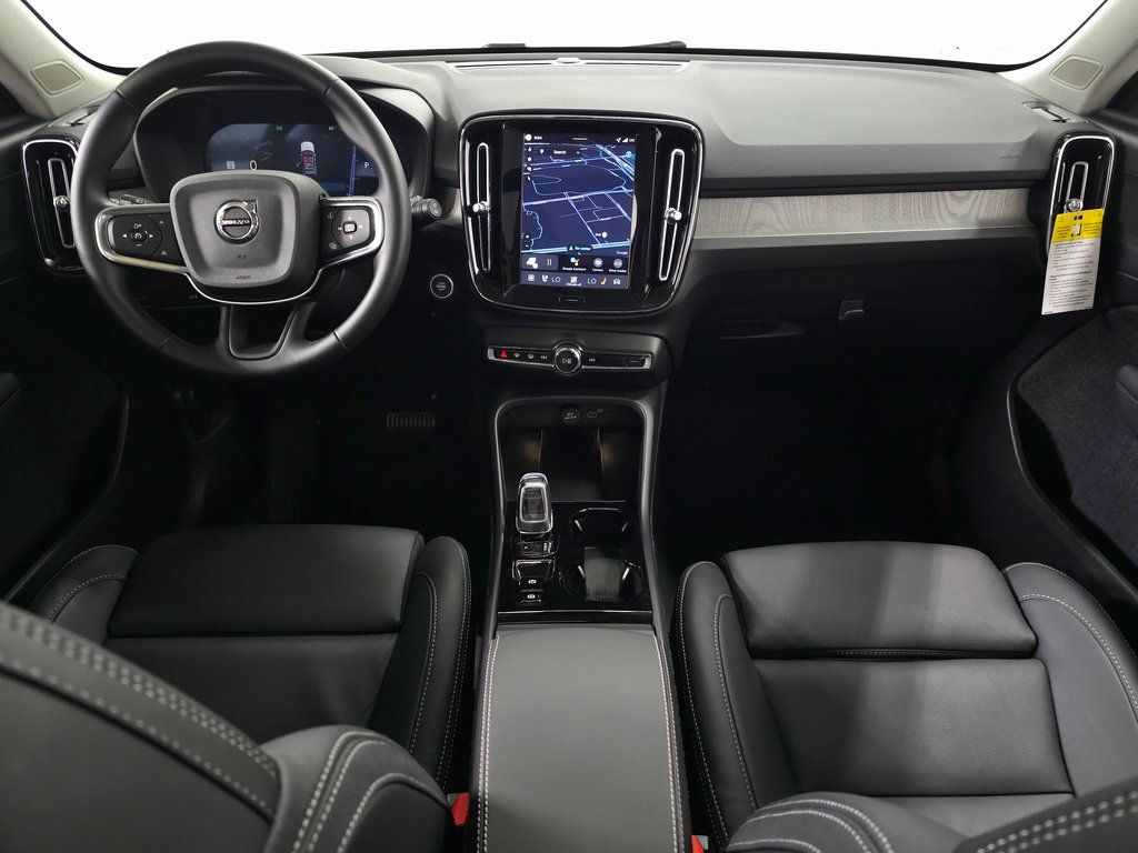 2026 Volvo XC40 Plus - Photo 8