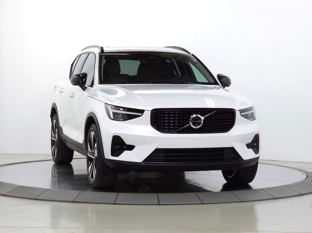 Used 2024 Volvo XC40 B5 Plus Dark SUV YV4L12ULXR2274170 for Sale in Schaumburg, IL at Patrick Volvo Cars