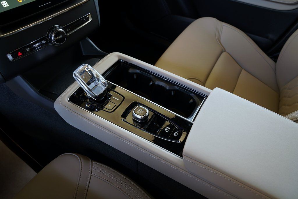 2026 Volvo XC90 Plus - Photo 23