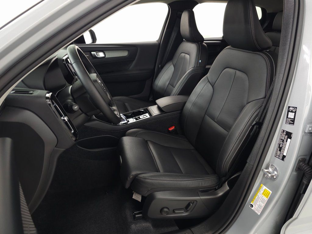 2026 Volvo XC40 Ultra - Photo 11