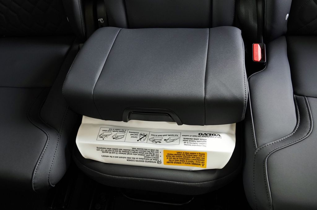 2026 Volvo XC90 Plus - Photo 26