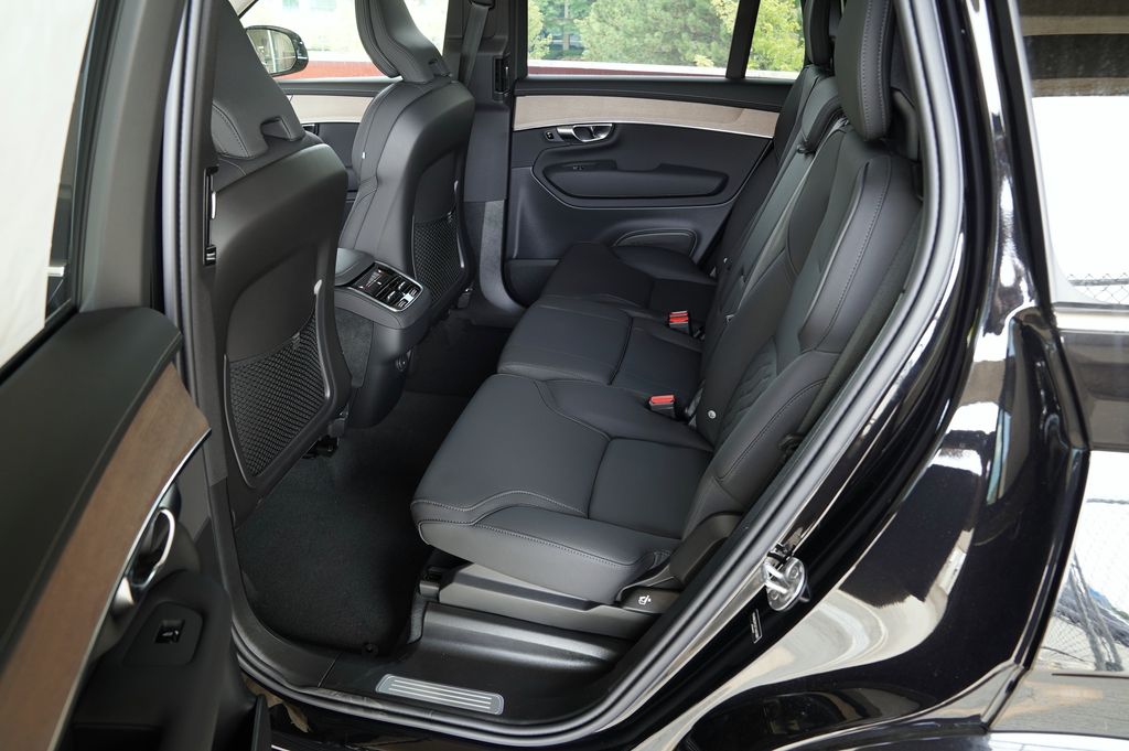 2026 Volvo XC90 Plus - Photo 24