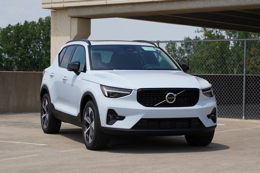New 2026 Volvo XC40 B5 Plus SUV