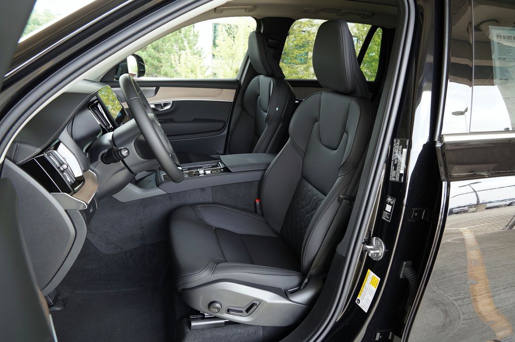 2026 Volvo XC90 Plus - Photo 9
