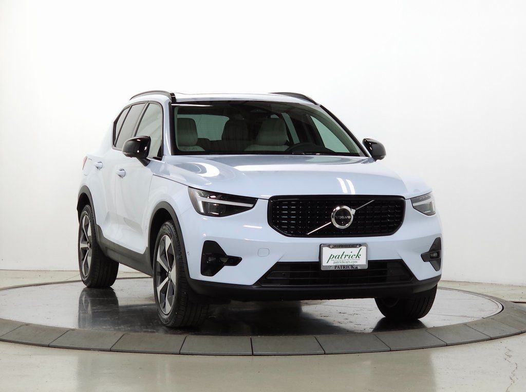 New 2026 Volvo XC40 B5 Plus SUV