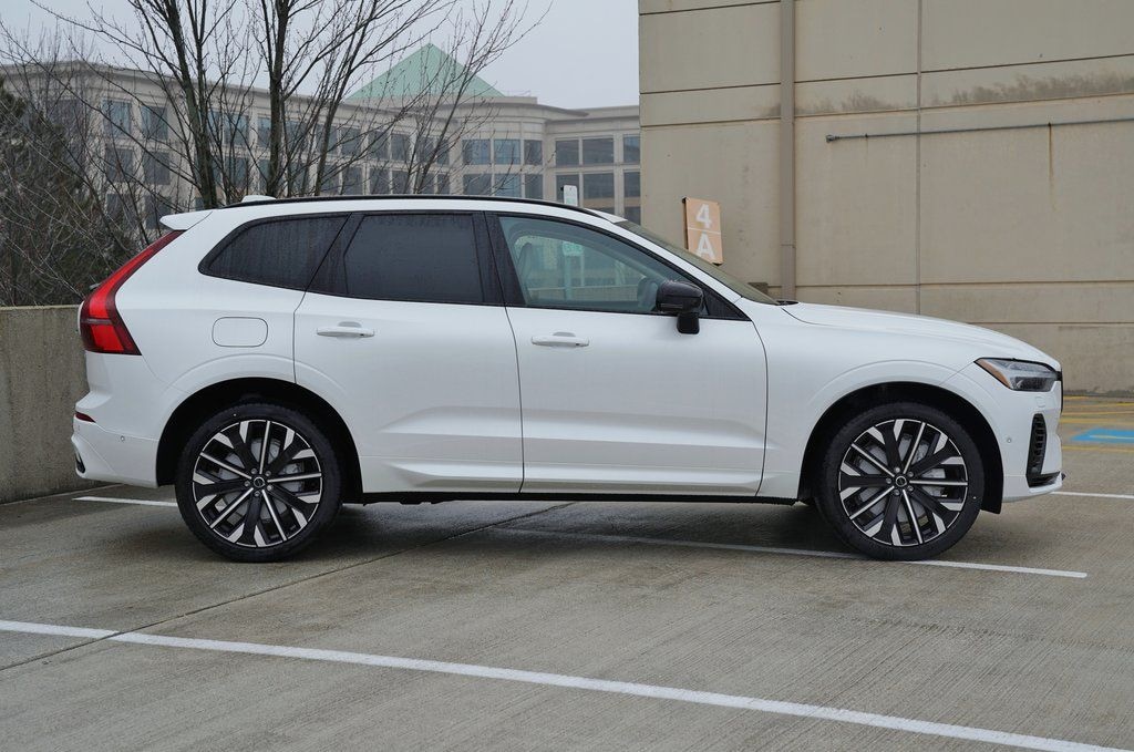 New 2026 Volvo XC60 plug-in hybrid T8 Ultra SUV