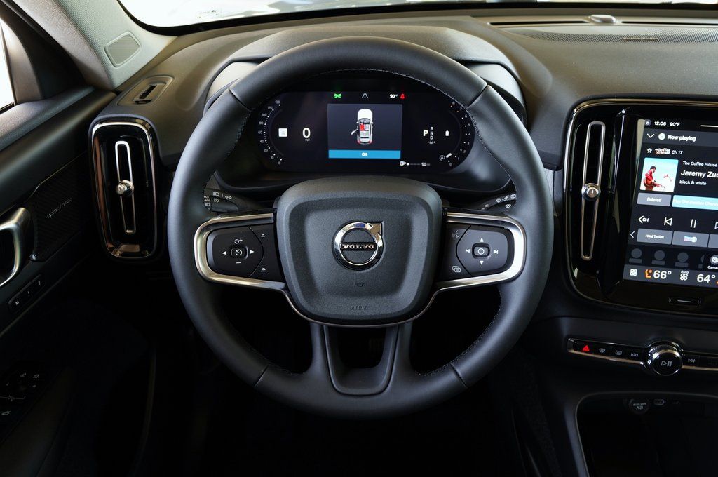 2026 Volvo XC40 Ultra - Photo 13