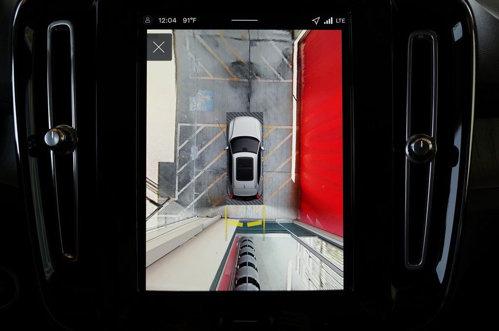 2026 Volvo XC40 Ultra - Photo 18