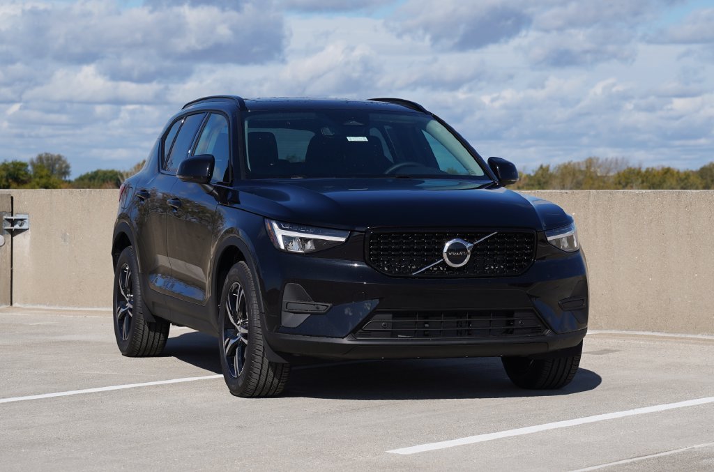 2026 Volvo XC40 B5 Core AWD SUV