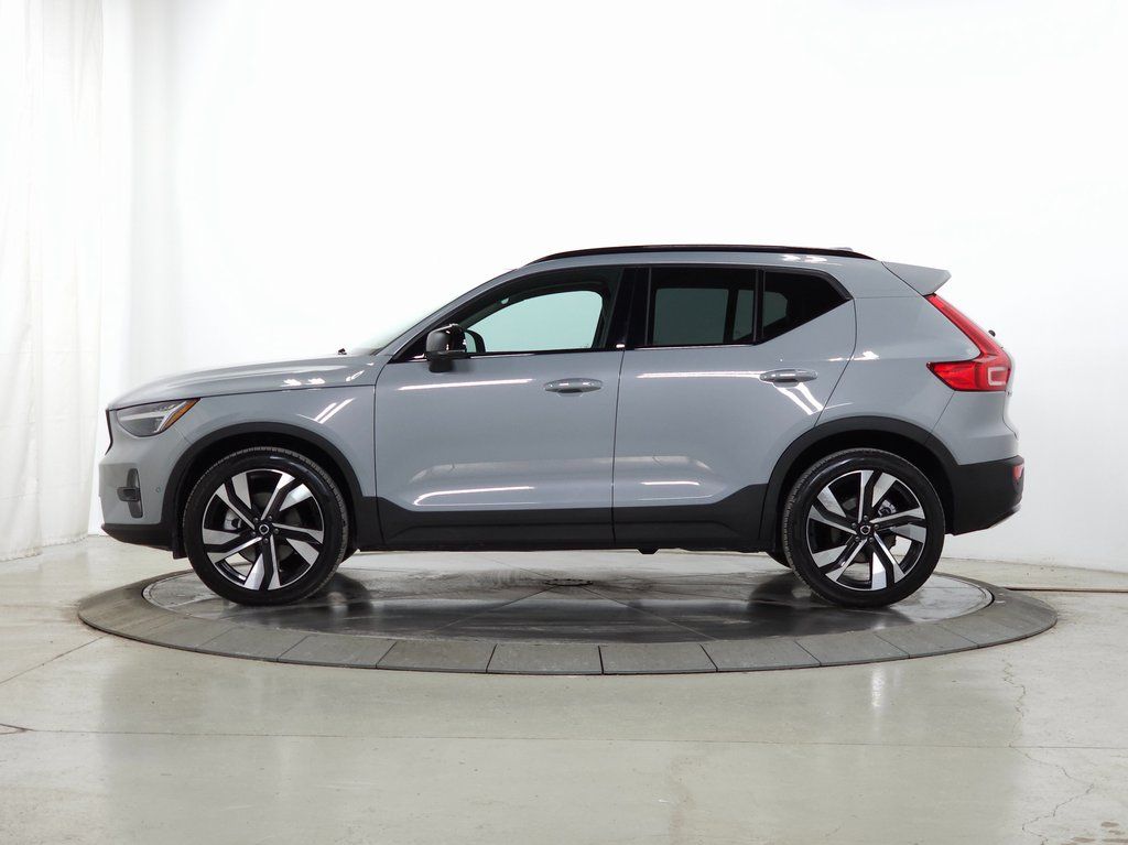 New 2026 Volvo XC40 B5 Ultra SUV