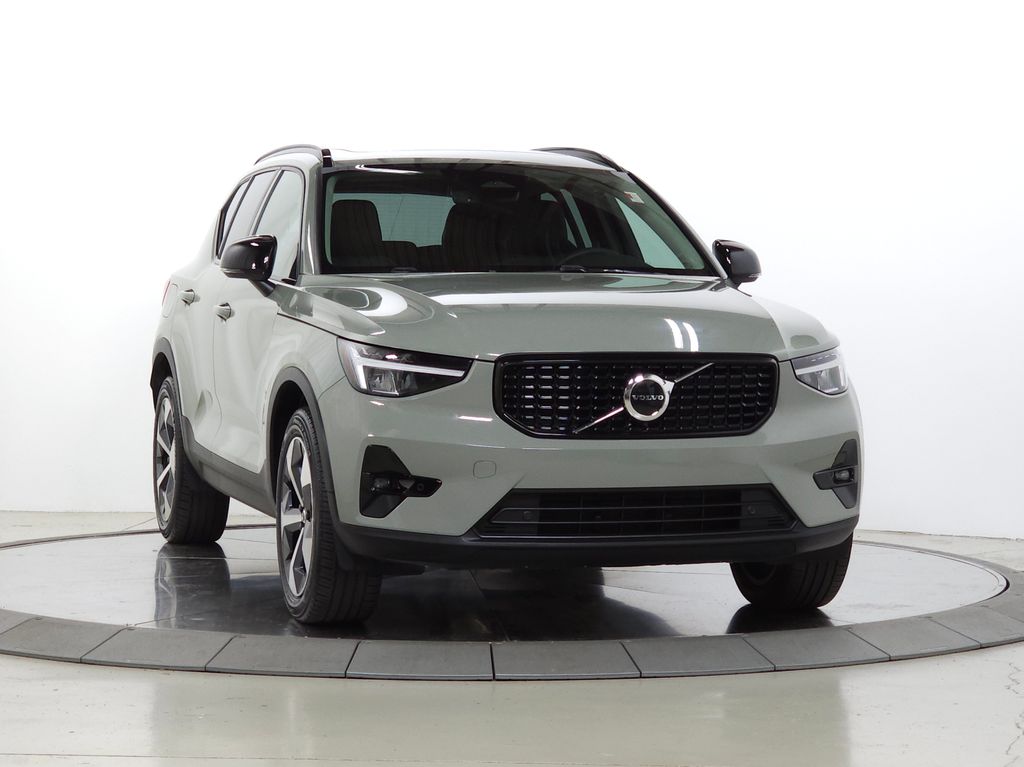 Used 2023 Volvo XC40 B5 AWD Plus Dark SUV YV4L12UW3P2093225 for Sale in Schaumburg, IL at Patrick Volvo Cars