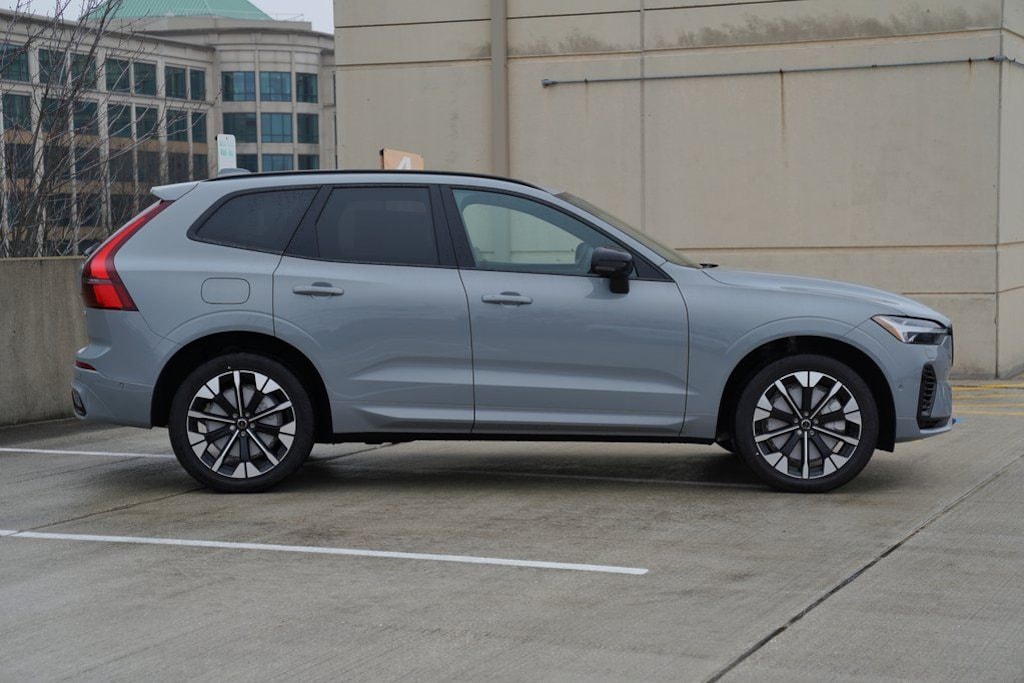 New 2026 Volvo XC60 plug-in hybrid T8 Plus SUV