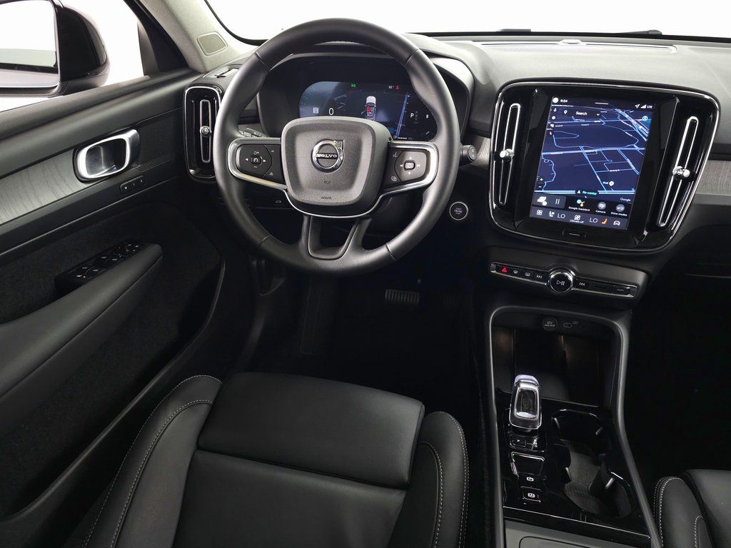 2026 Volvo XC40 Plus - Photo 13