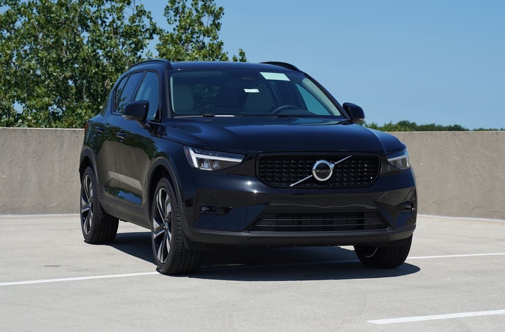 New 2026 Volvo XC40 B5 Plus SUV