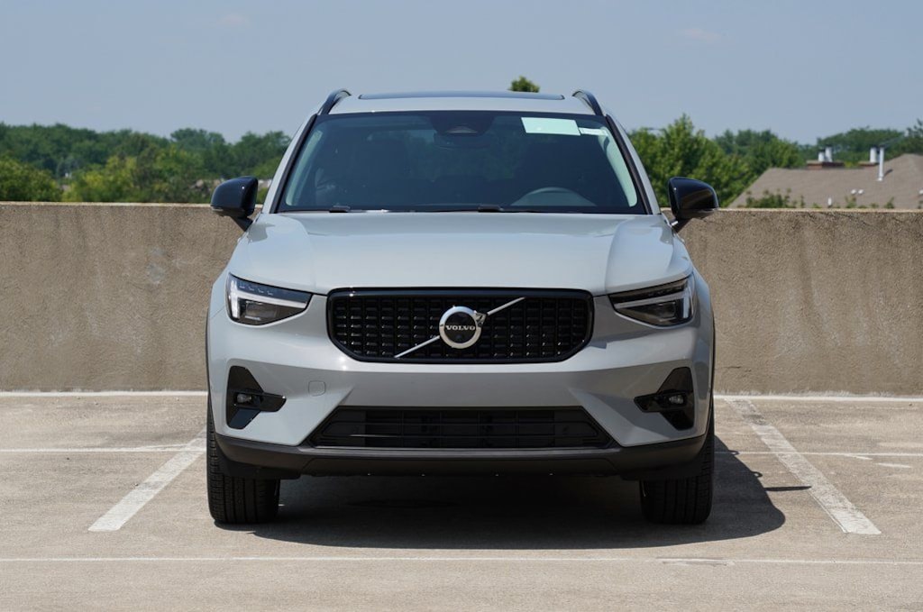 New 2026 Volvo XC40 B5 Ultra SUV