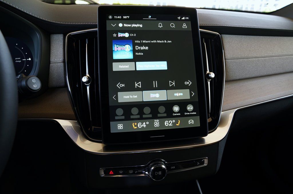 2026 Volvo XC90 Plus - Photo 14