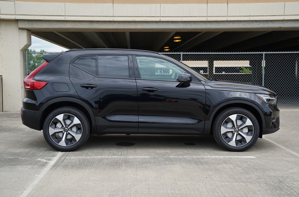 New 2026 Volvo XC40 B5 Plus SUV