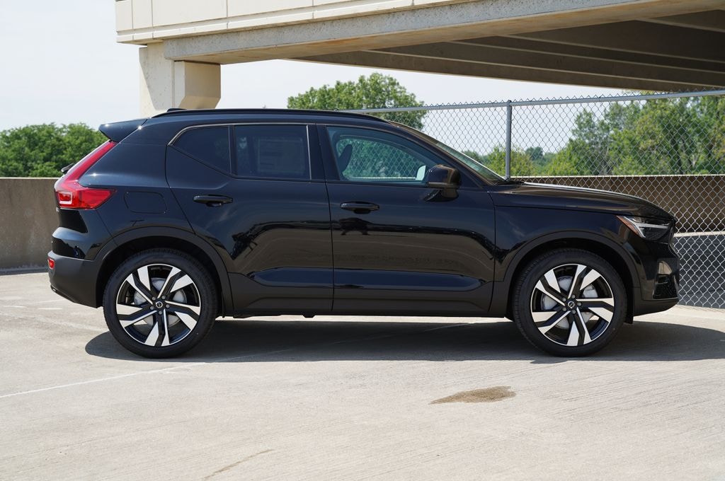 New 2026 Volvo XC40 B5 Ultra SUV