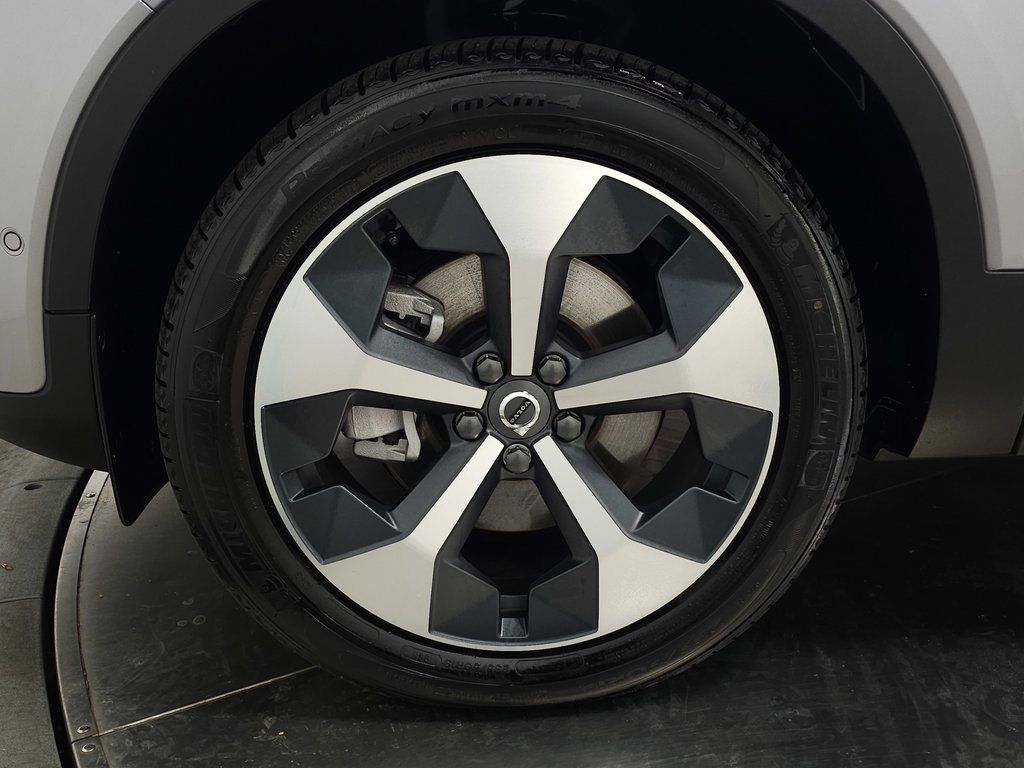 2026 Volvo XC40 Plus - Photo 7
