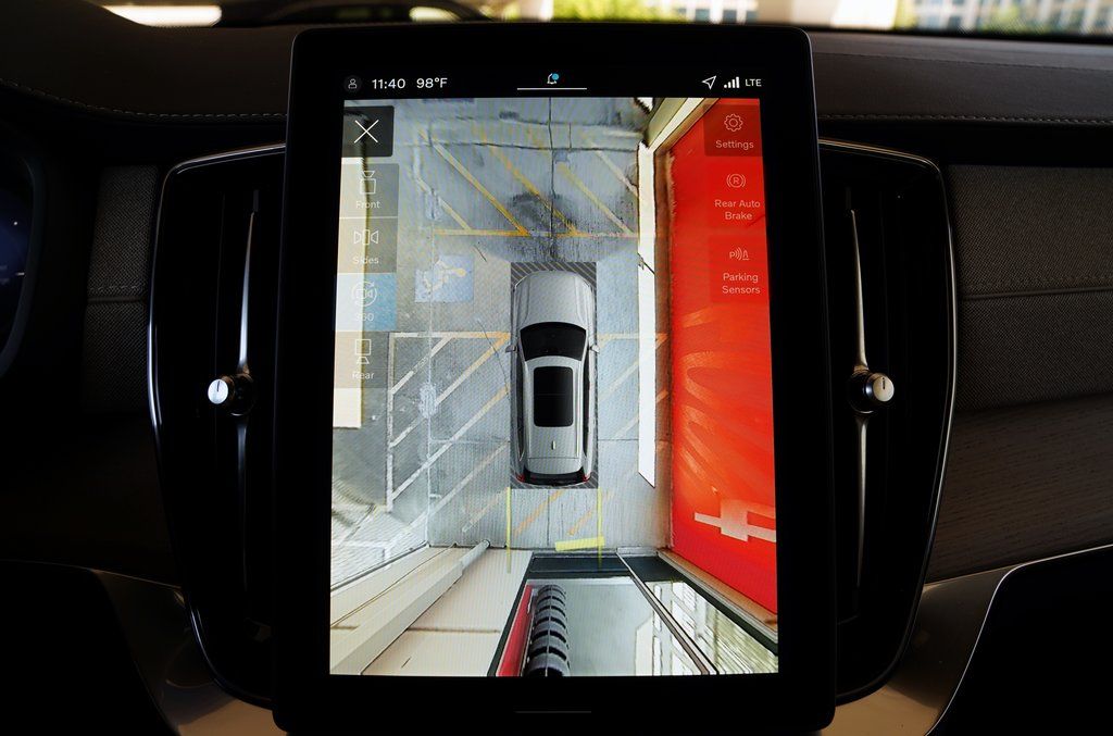 2026 Volvo XC90 Plus - Photo 18
