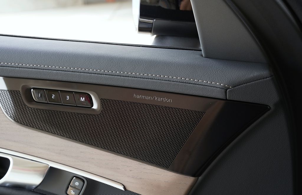2026 Volvo XC90 Plus - Photo 8