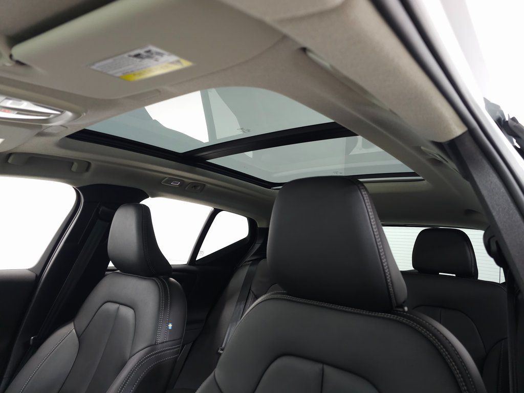 2026 Volvo XC40 Ultra - Photo 12
