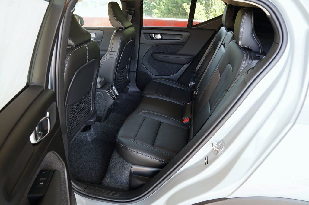 2026 Volvo XC40 Ultra - Photo 24