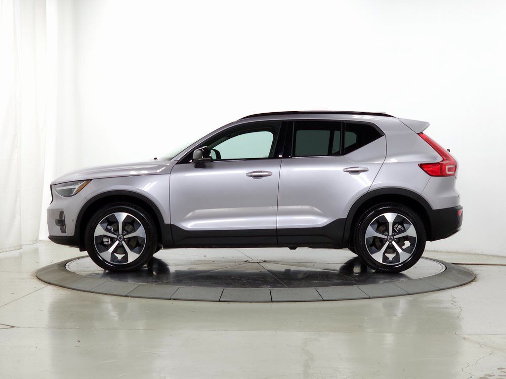 2026 Volvo XC40 Plus - Photo 4