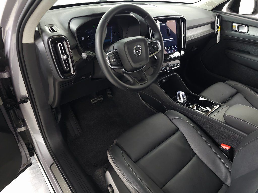 2026 Volvo XC40 Plus - Photo 10