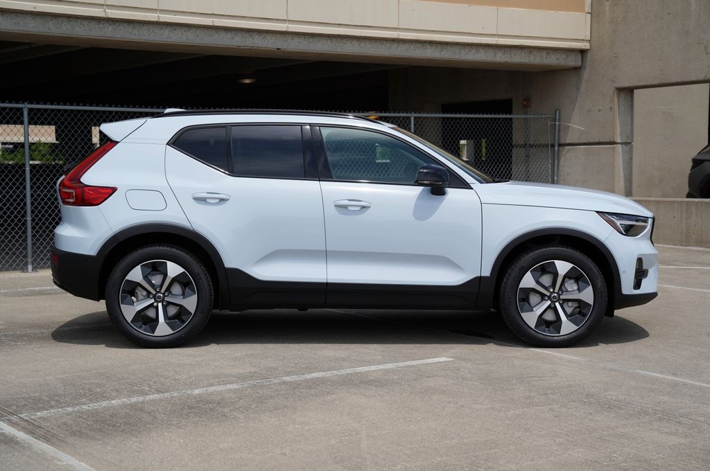 New 2026 Volvo XC40 B5 Plus SUV