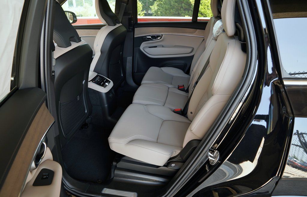 2026 Volvo XC90 Plus - Photo 24