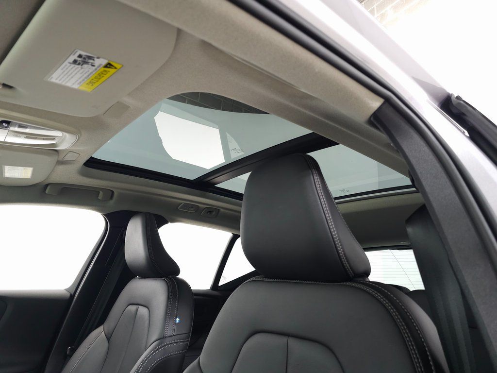 2026 Volvo XC40 Plus - Photo 12