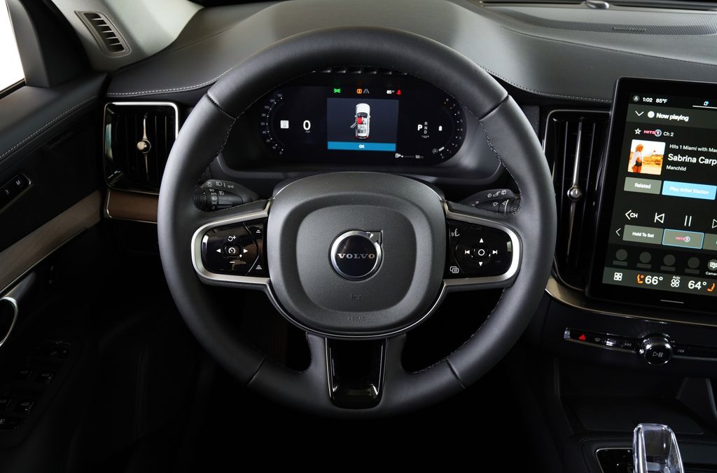 2026 Volvo XC90 Plus - Photo 13
