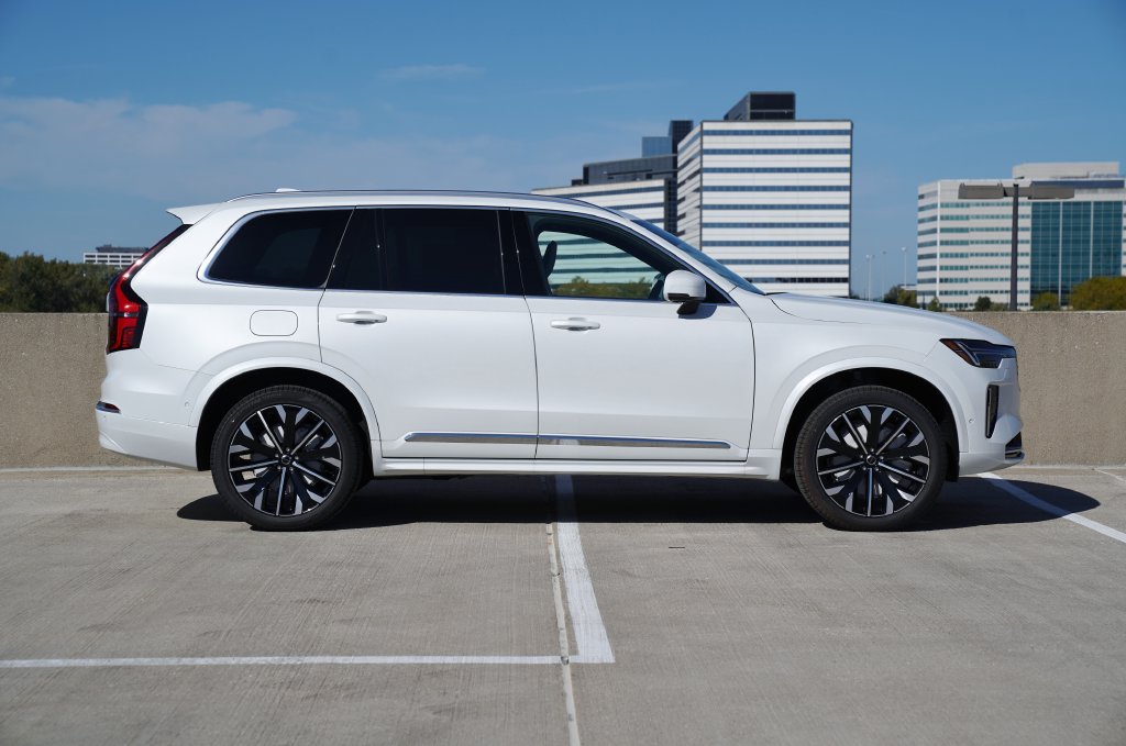 New 2027 Volvo XC90 plug-in hybrid T8 Plus 7-Seater SUV