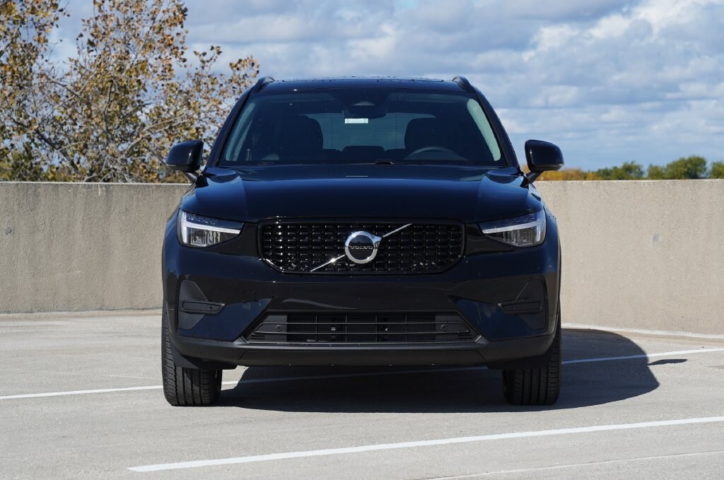 New 2026 Volvo XC40 B5 Core SUV