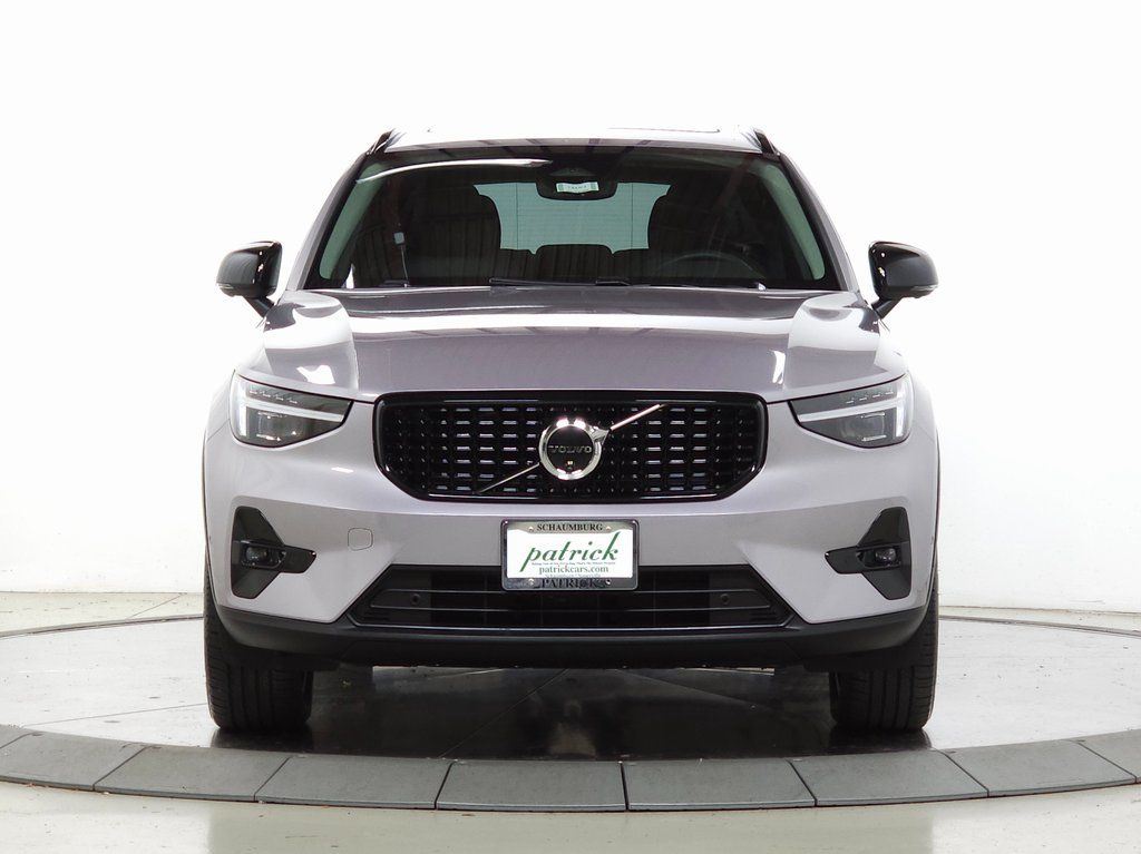 2026 Volvo XC40 Plus - Photo 2